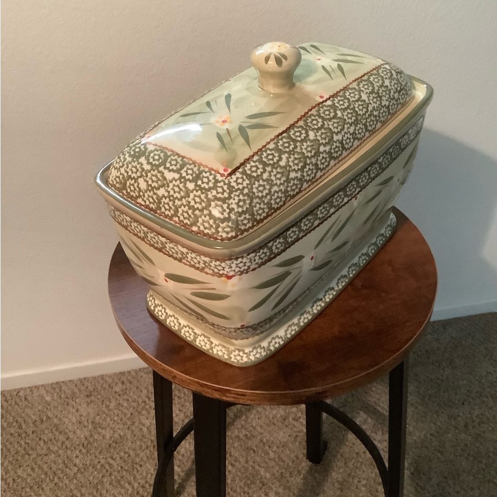Temptations by Tara Green Old World Lidded Bread Box